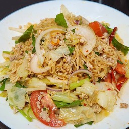 ยำมาม่าหมูสับ