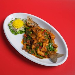 ปลากระพงราดพริกแกง #350