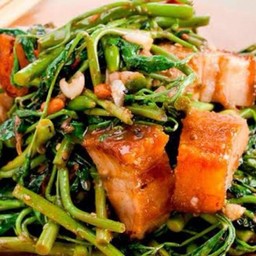 ผัดผักกระเฉดหมูกรอบ #(80)