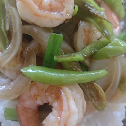 พริกอ่อนกุ้งราดข้าว