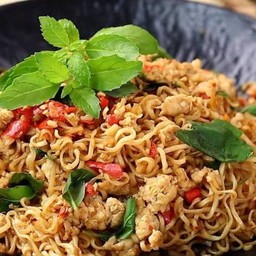 [อร่อยซ่ากับโค้ก] กระเพาไวไวหมูสับ +  โค้ก ออริจินัล (กระป๋อง)