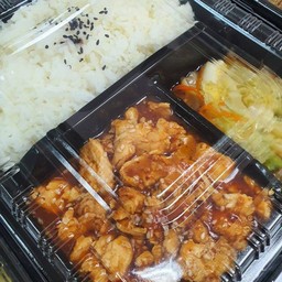 [อร่อยซ่ากับโค้ก] ข้าวไก่ซอส BBQ +  โค้ก ออริจินัล (กระป๋อง)