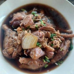 เตี๋ยวไก่ตุ๋นปากซอย