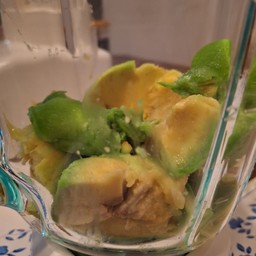 อะโวคาโดปั่นนมสดอัลมอนด์