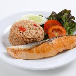 ข้าวผัดน้ำพริกแซลม่อน