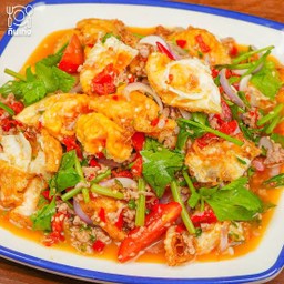 ยำไข่ดาวทะเลหมูสับ