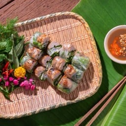 แหนมเนืองโรล