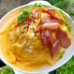 ข้าวไข่ข้น เบคอน
