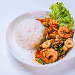 ข้าวผัดพริกแกง