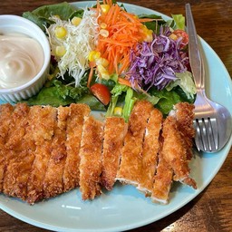 สลัด ไก่ทอด หรือ ไก่ย่าง (โปรดระบุ)