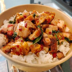 พริกแกงหมูกรอบ (จัมโบ้)