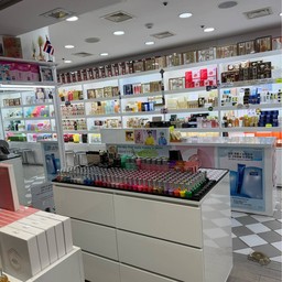 ร้านเครื่องสำอางคุณป้าปากแดง