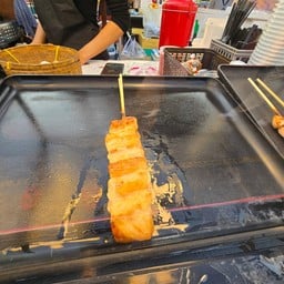 แซลม่อนย่าง Grilled Salmon By Mod & Min ตลาดเซฟวัน |  Go