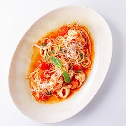 สปาเก็ตตี้ซอสมะเขือเทศกับซีฟู๊ด