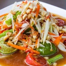 ขาหมู  ข้าวซอย  เฮียใหญ่ ตามสั่ง  ผลไม้ น้ำปั่น