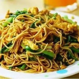 ผัดหมี่ครอบครัว