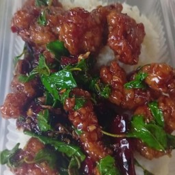 กะเพราไก่กรอบราดข้าว