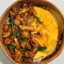 ผัดกะเพราไก่+ไข่ข้น