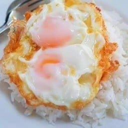 ข้าวราดไข่ดาว2ใบ