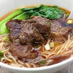 บะหมี่เนื้อตุ๋น