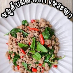 ข้่าวเต้าหู้หมูสับผัดพริกโหระพา