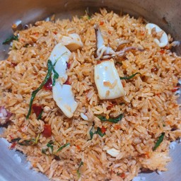 กะเพราหมึกหมู คลุกข้าว