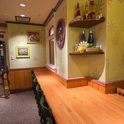Mickey & Pal Market Cafe