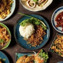 ชั้น G - Dine & Drink นาคนิวาส