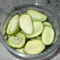 มะม่วงเบาฝานชิ้นพร้อมทาน