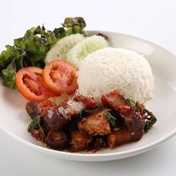 ข้าวผัดกระเพราหมูกรอบ