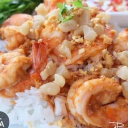 กุ้งกระเทียม ฟรี ไข่ดาว