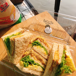 แซนวิชหมูหยองข้าวโพด