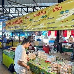 เด่นชัย บะหมี่เกี๊ยว ตลาดจันทรเจริญ