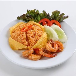 ข้าวผัดมันกุ้งห่อไข่