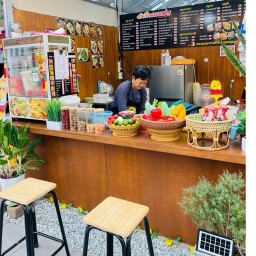 ตำโคตรแซ่บ ตลาด ศรีราชา ไนท์ มาร์ เก็ต -
