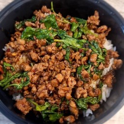 ข้าวกะเพราเป็ดสับพริกแห้ง