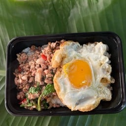 กะเพราหมูสับ+(ไข่ดาว)