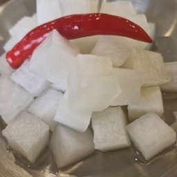 치킨무 (chikinmu-ไชเท้าดองลูกเต๋า)