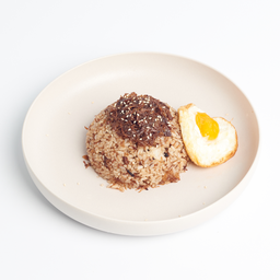 ข้าวผัดมันเนื้อตุ๋นไข่ดาว