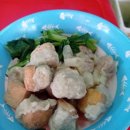 เกี๊ยวน้ำใสลูกชิ้นแคะ