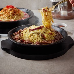 พาสต้าพริกแห้งหมูและชีส