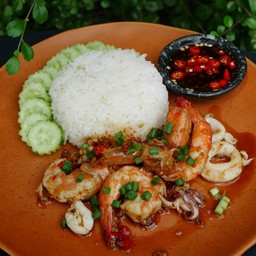 ข้าวทะเลผัดพริกกระเทียม