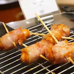 เบคอนพันไส้กรอก