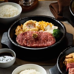 เปปเปอร์ สเต็ก เสิร์ฟพร้อมข้าวญี่ปุ่น