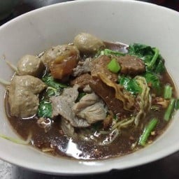 ก๋วยเตี๋ยวเนื้อนำชัย ซอยมหาดไทย ซอยมหาดไทย ลาดพร้าว122 (ตรงข้ามร้านชาชักว่าว)