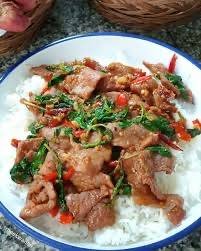 ข้าวกะเพราหมูชิ้น