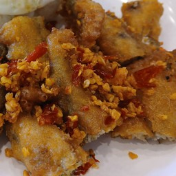 ปลาไข่ผัดพริกเกลือ (กับข้าว)