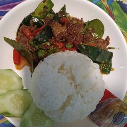 ผัดพริกแกงหมู