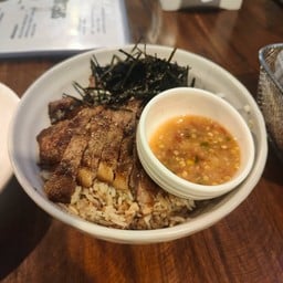 ฉ่ำ Charm Bar&bistro