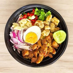 ข้าวขยำหมูทอดน้ำจิ้มแจ่ว+ไข่ต้ม